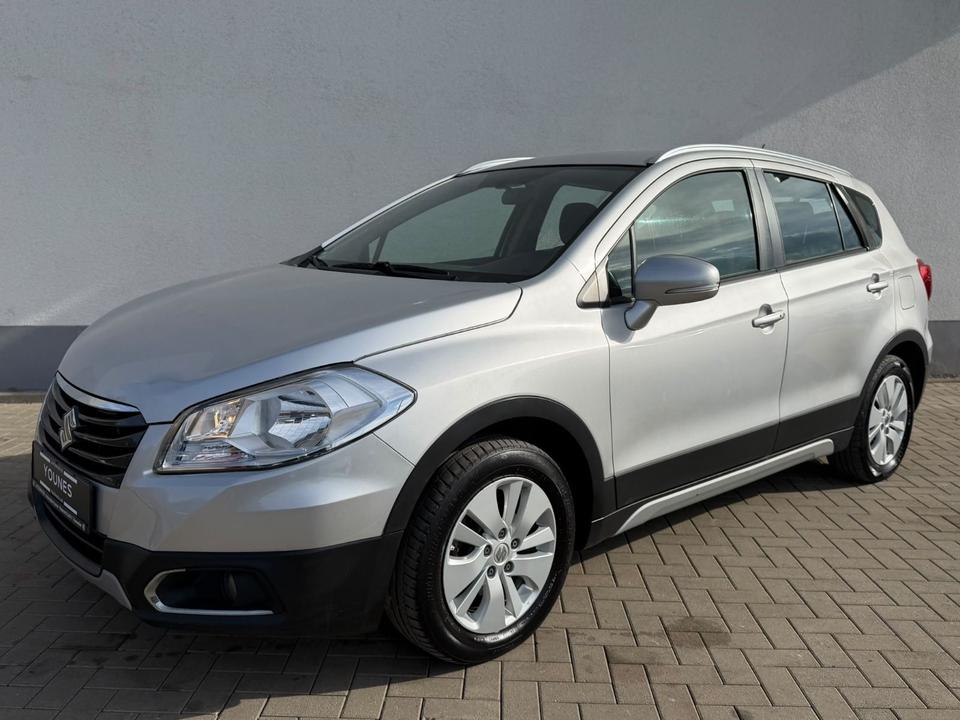 Suzuki SX4 2015 — rear view