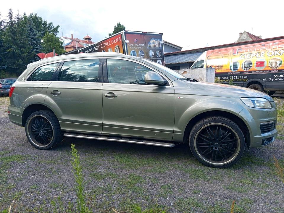 Audi Q7 2008 — rear view