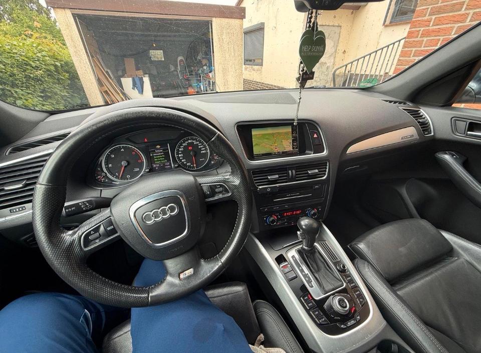 Audi Q5 2010 — interior