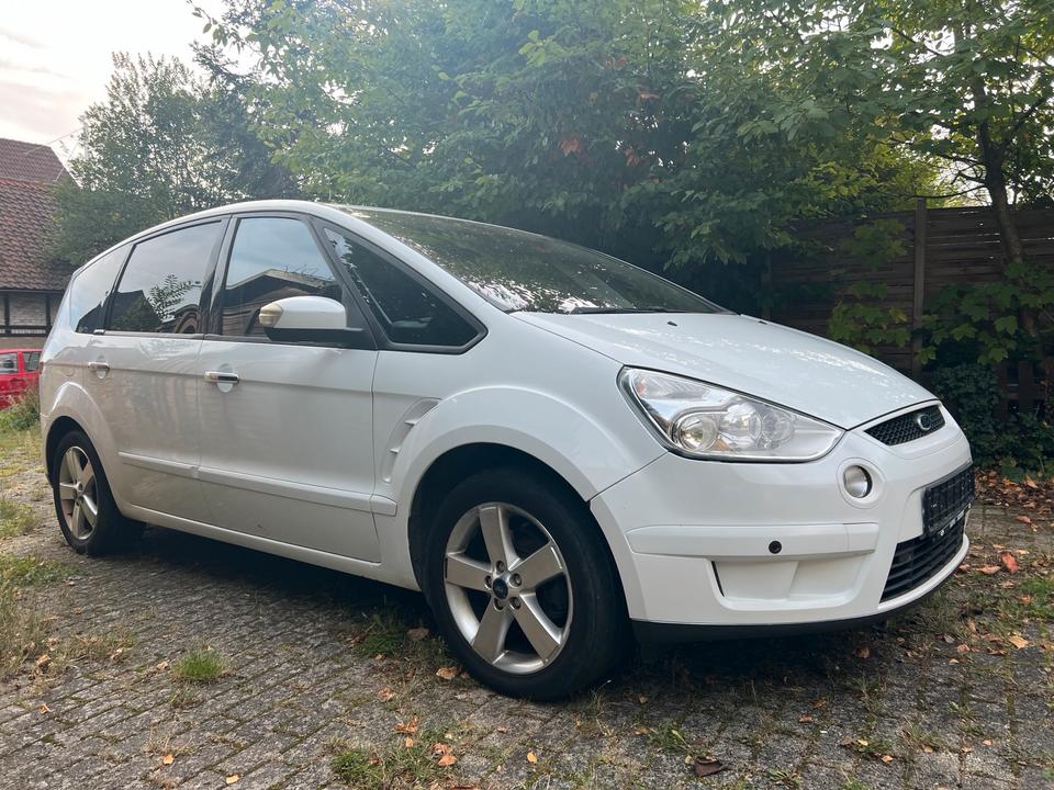 Ford S-Max 2010 — rear view
