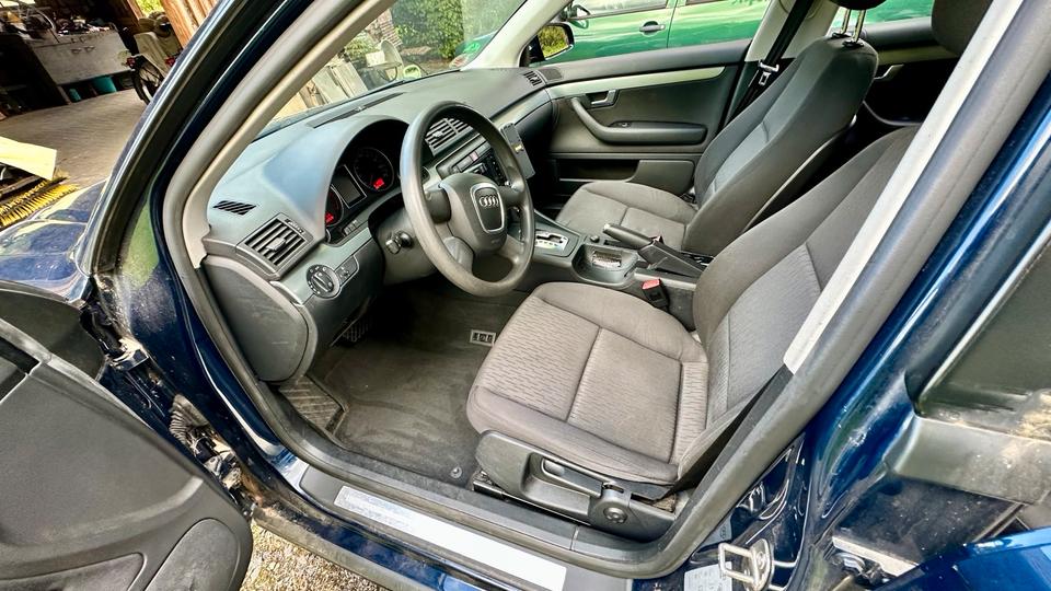 Audi A4 2005 — photo 11