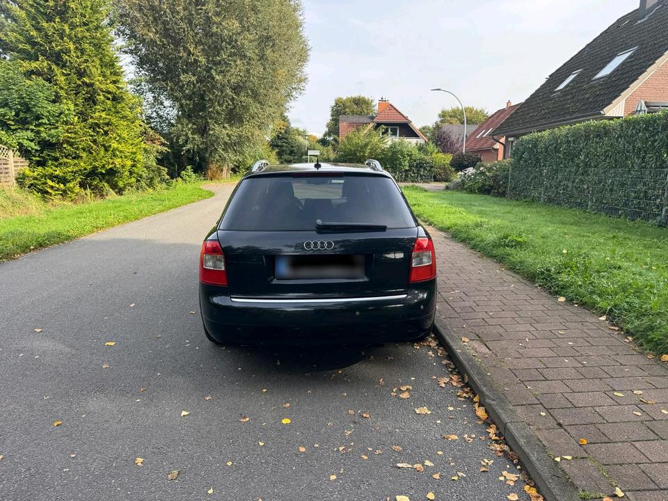 Audi A4 2004 — салон