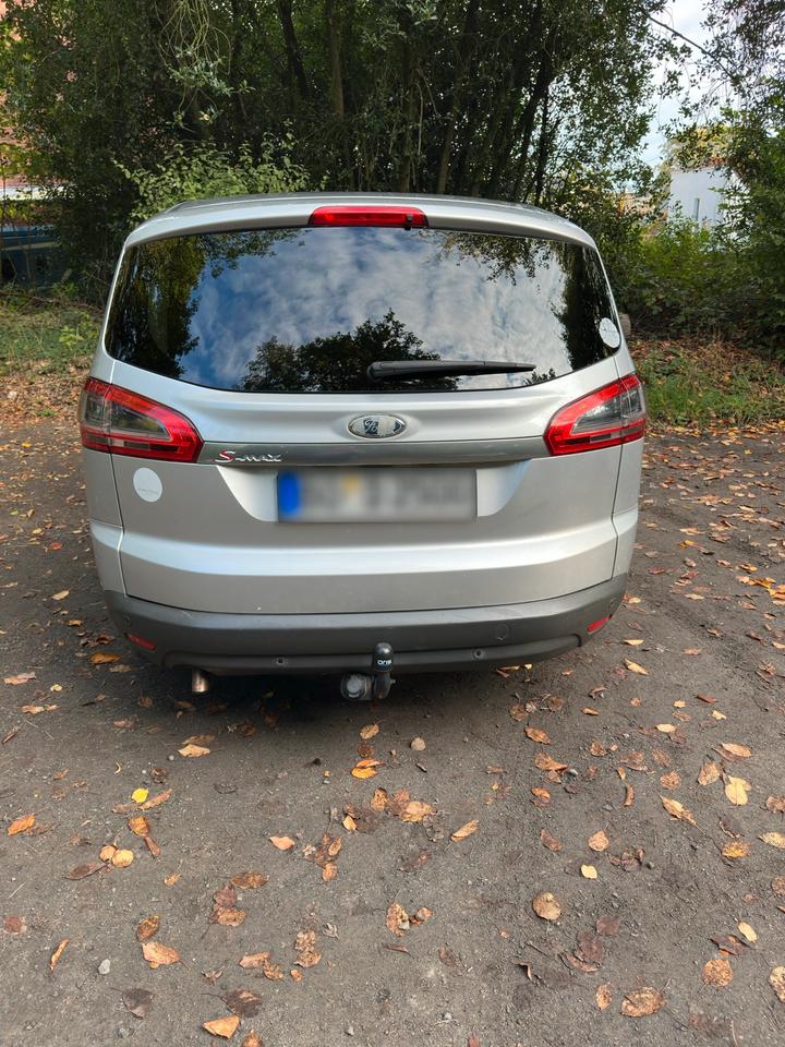 Ford S-Max 2010 — photo 14