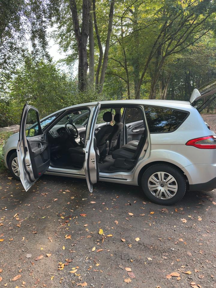 Ford S-Max 2010 — photo 7