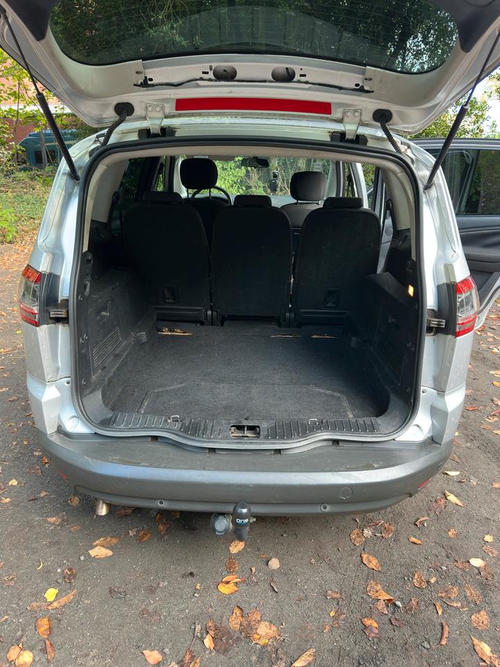 Ford S-Max 2010 — photo 8