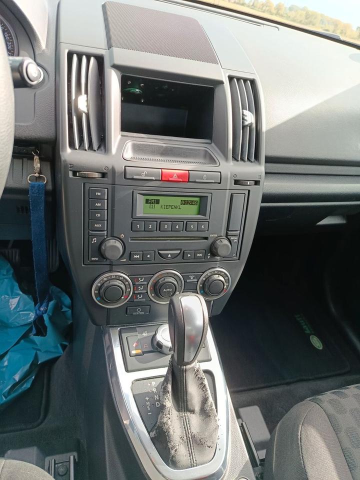 Land Rover Freelander 2008 — interior
