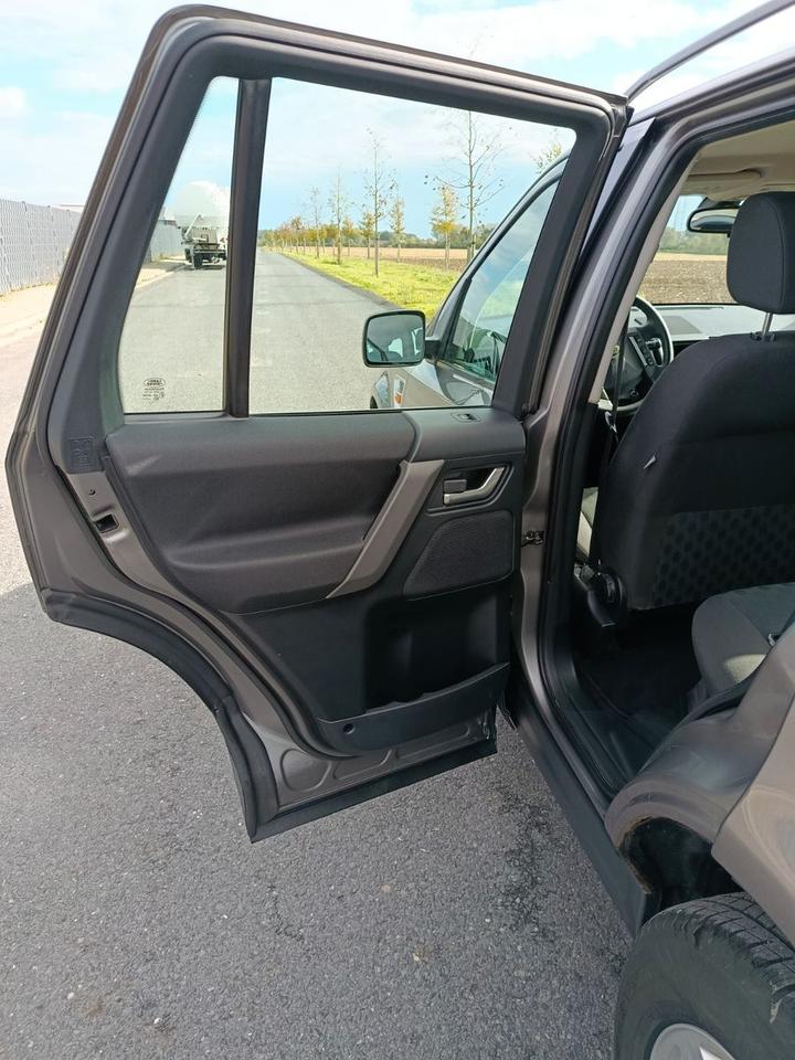 Land Rover Freelander 2008 — photo 5