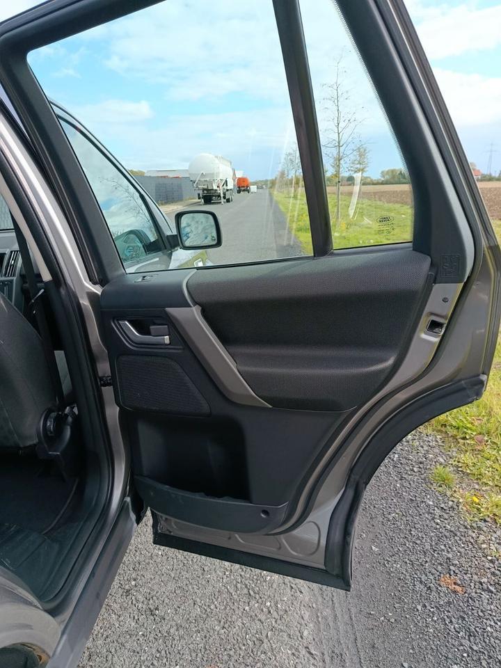 Land Rover Freelander 2008 — photo 8