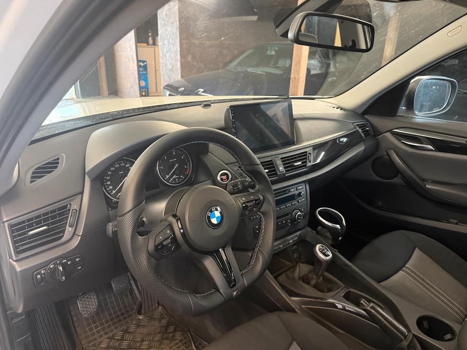 BMW X1 2010 — engine