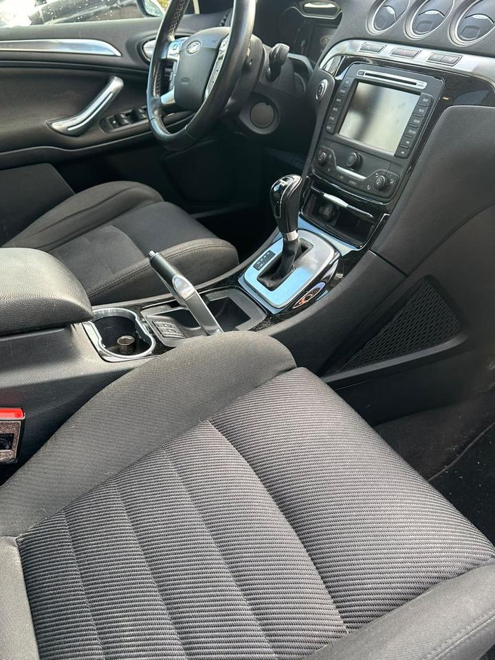 Ford S-Max 2013 — photo 8