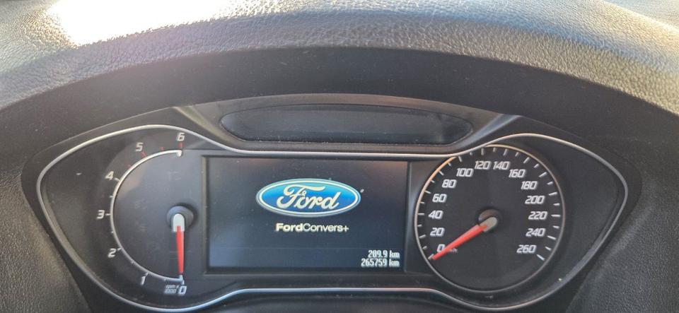 Ford S-Max 2011 — photo 8