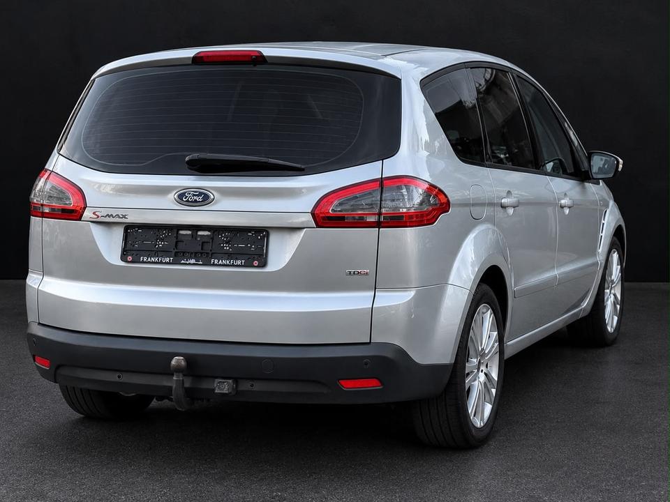 Ford S-Max 2011 — вигляд ззаду