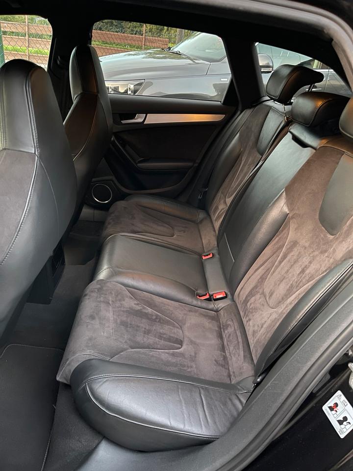 Audi A4 2010 — photo 10