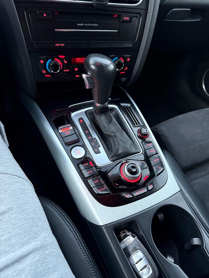 Audi A4 2010 — photo 12