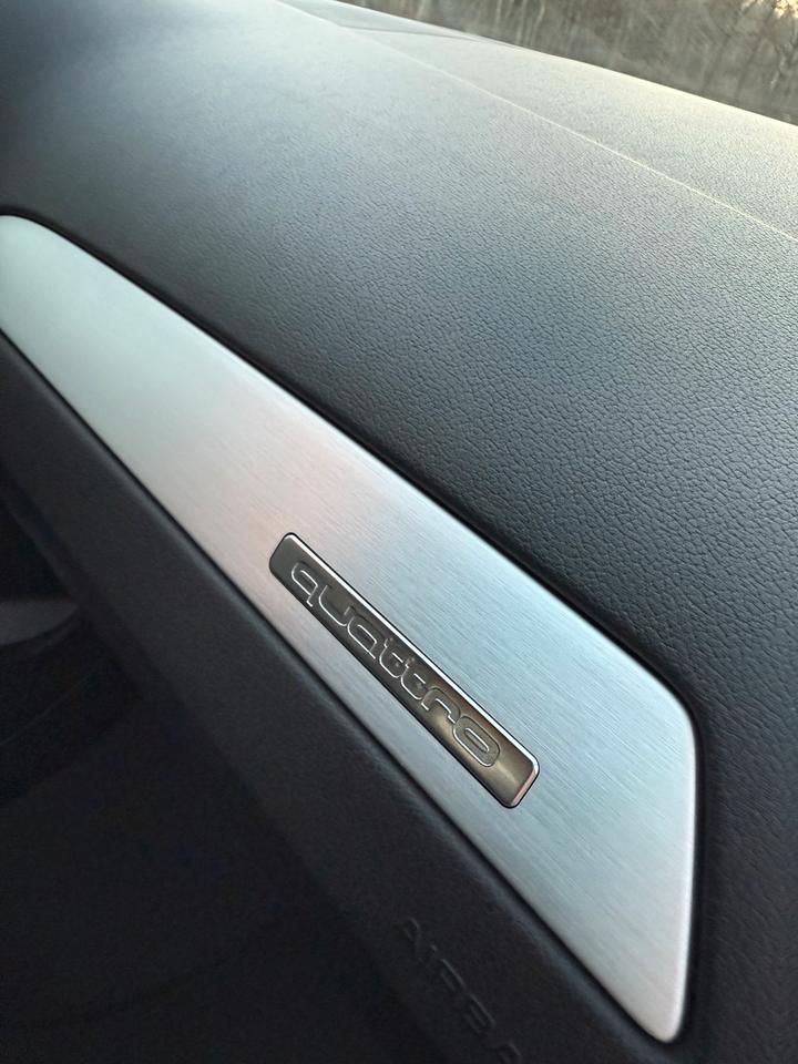 Audi A4 2010 — photo 18
