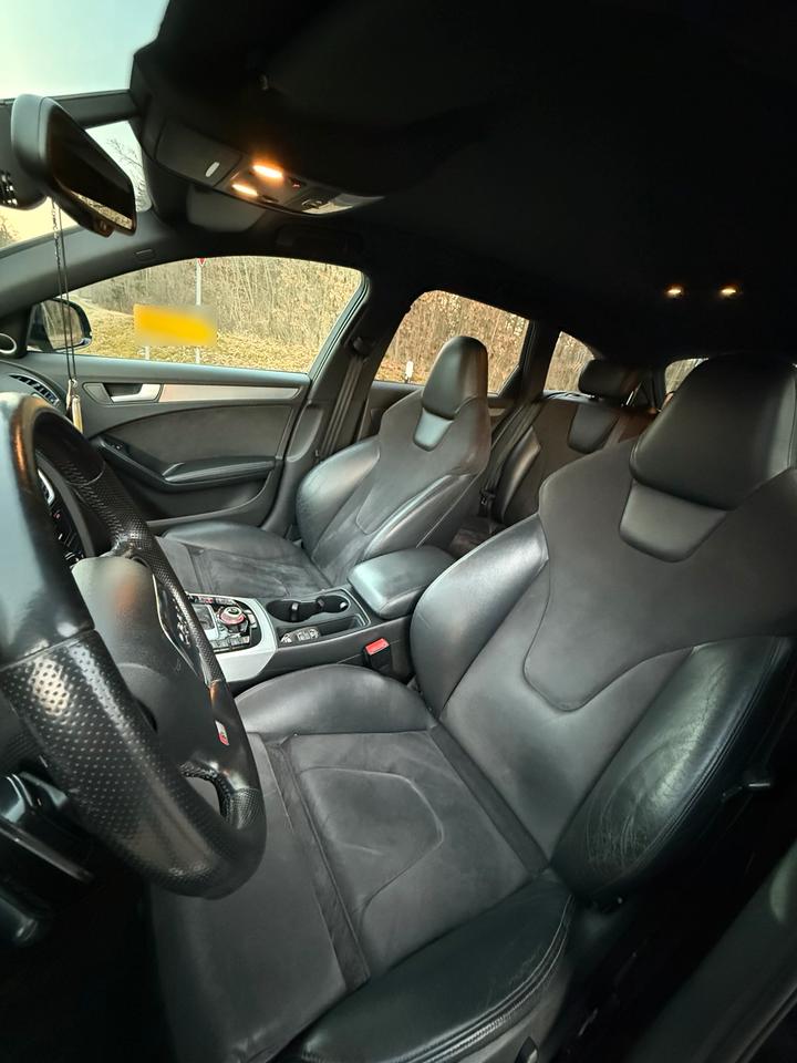 Audi A4 2010 — photo 9