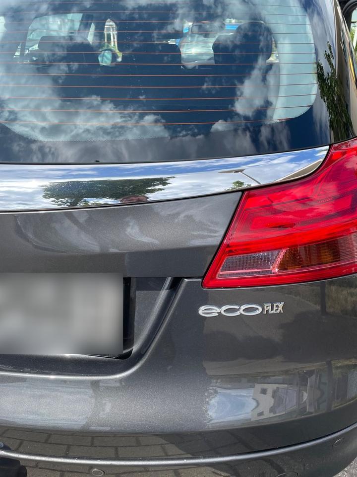 Opel Insignia 2012 — engine