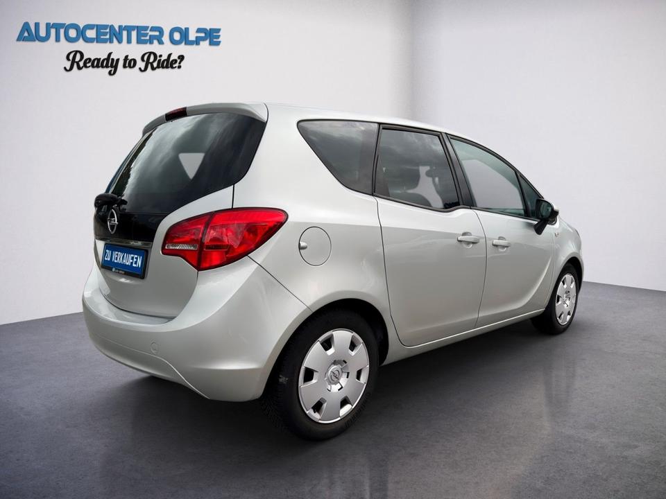 Opel Meriva 2011 — салон