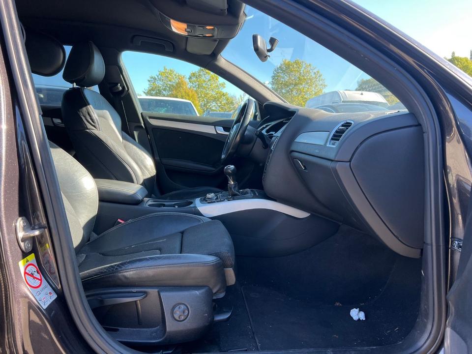 Audi A4 2010 — photo 11