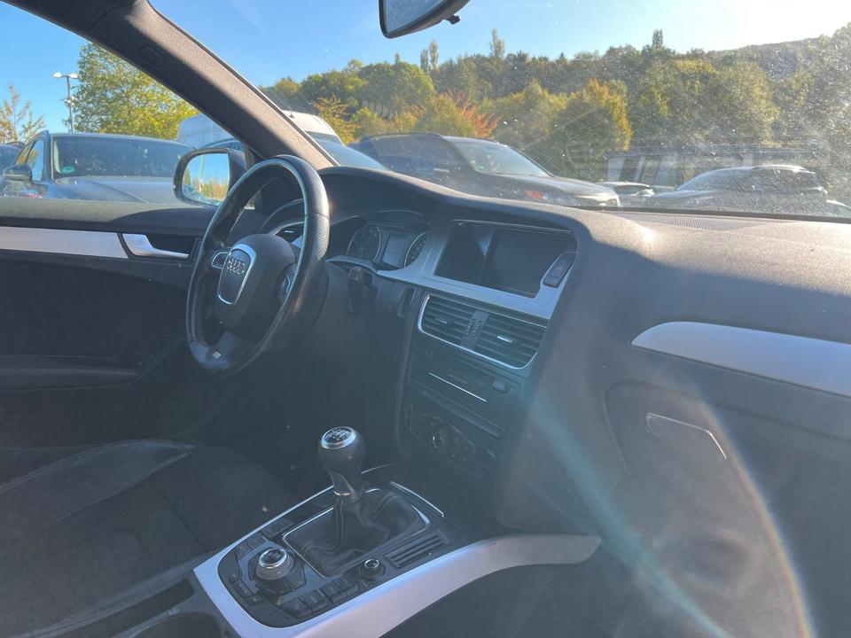 Audi A4 2010 — photo 8