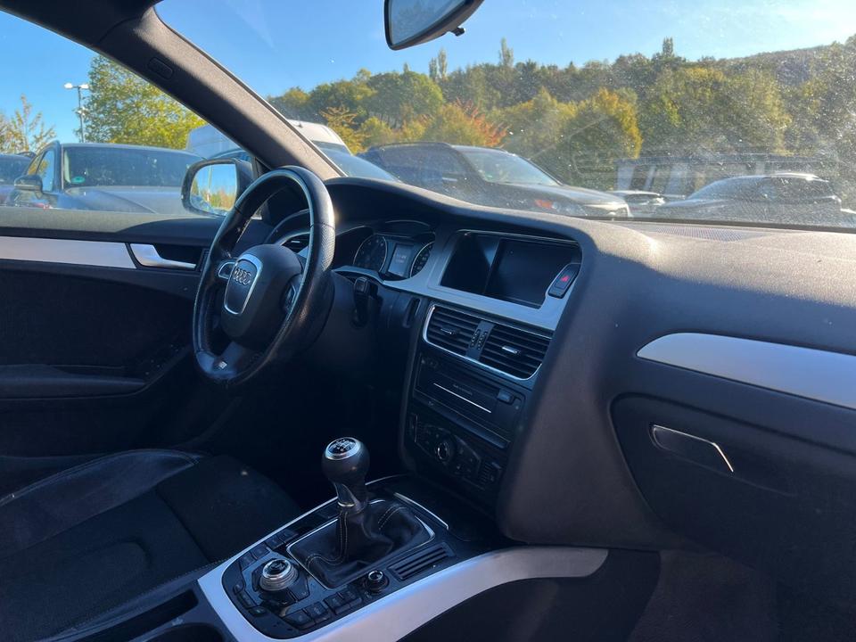 Audi A4 2010 — photo 9