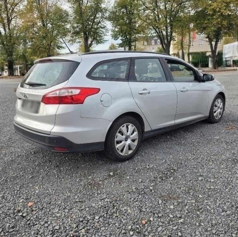 Ford Focus 2014 — interior