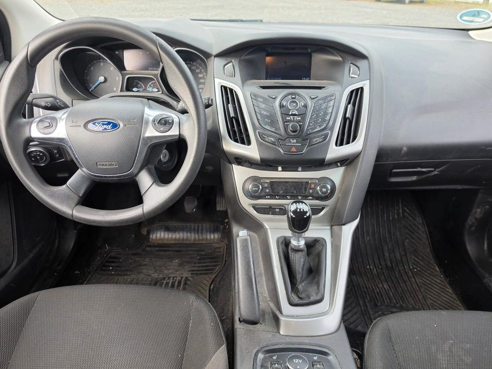 Ford Focus 2014 — photo 8