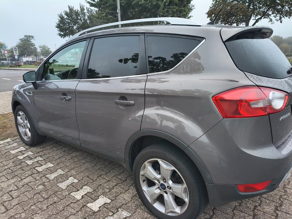 Ford Kuga 2012 — салон