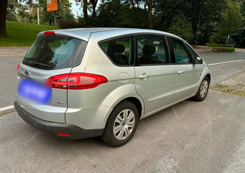 Ford S-Max 2010 — interior