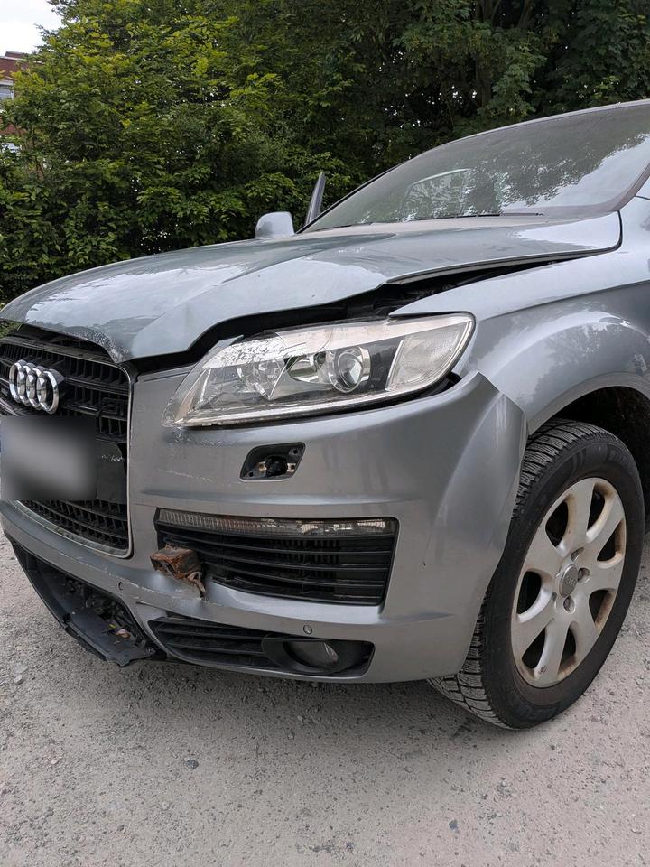 Audi Q7 2006 — rear view