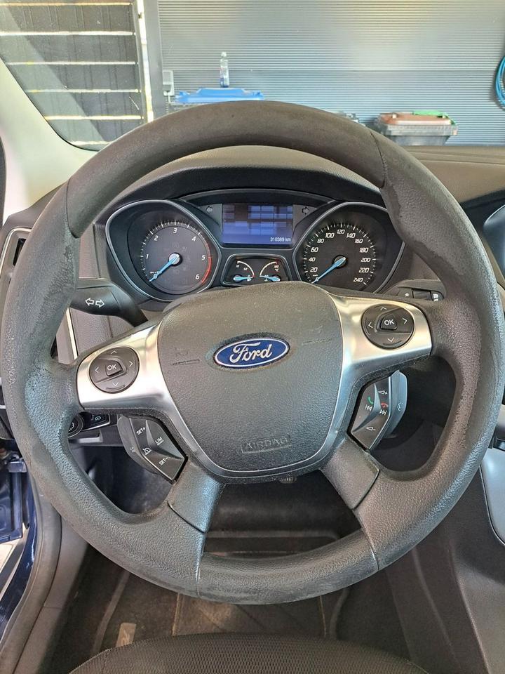 Ford Focus 2011 — photo 12