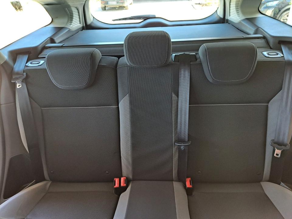 Ford Focus 2011 — photo 14