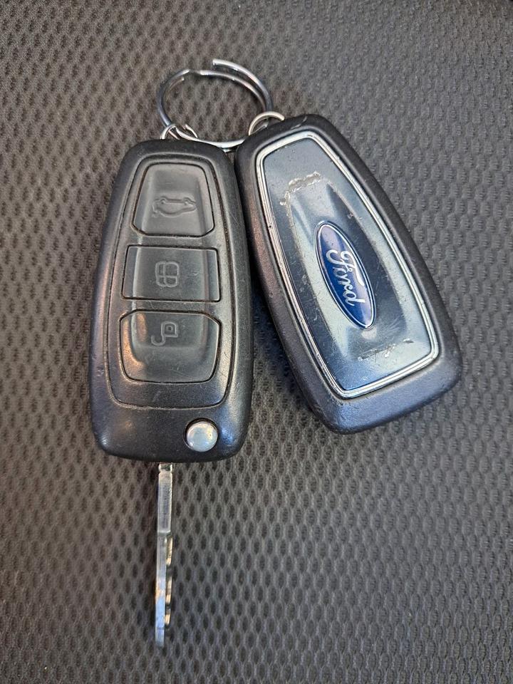Ford Focus 2011 — photo 8