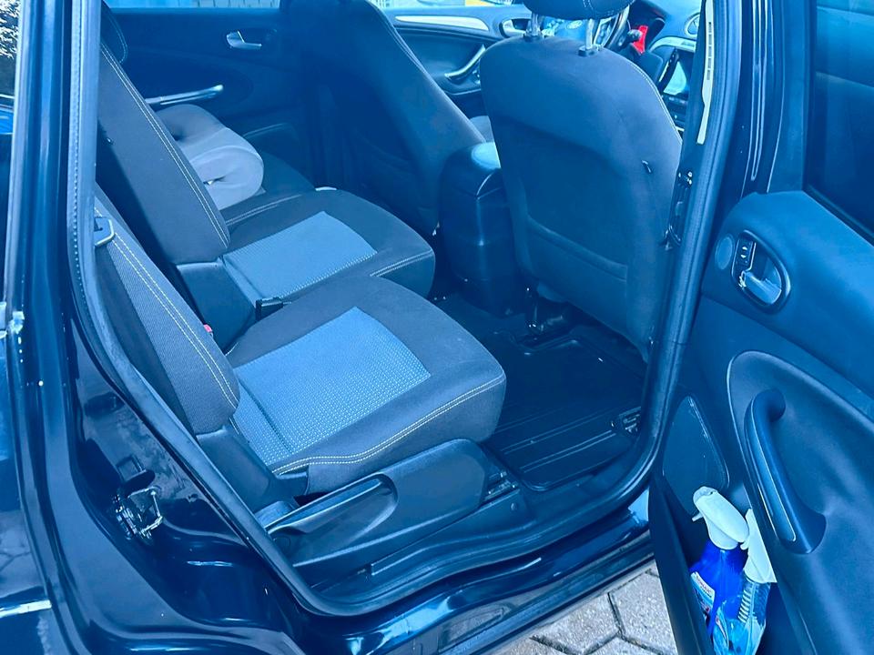 Ford S-Max 2011 — фото 15