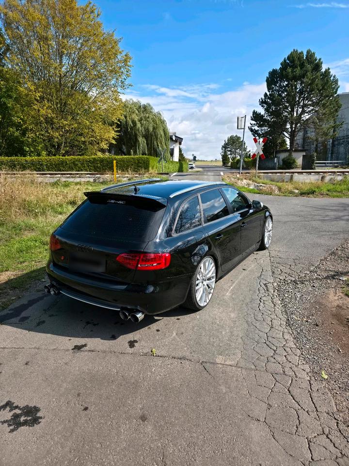 Audi A4 2009 — двигун