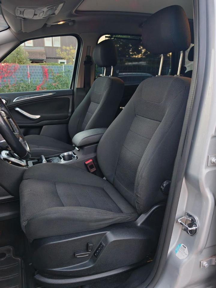 Ford S-Max 2013 — photo 24