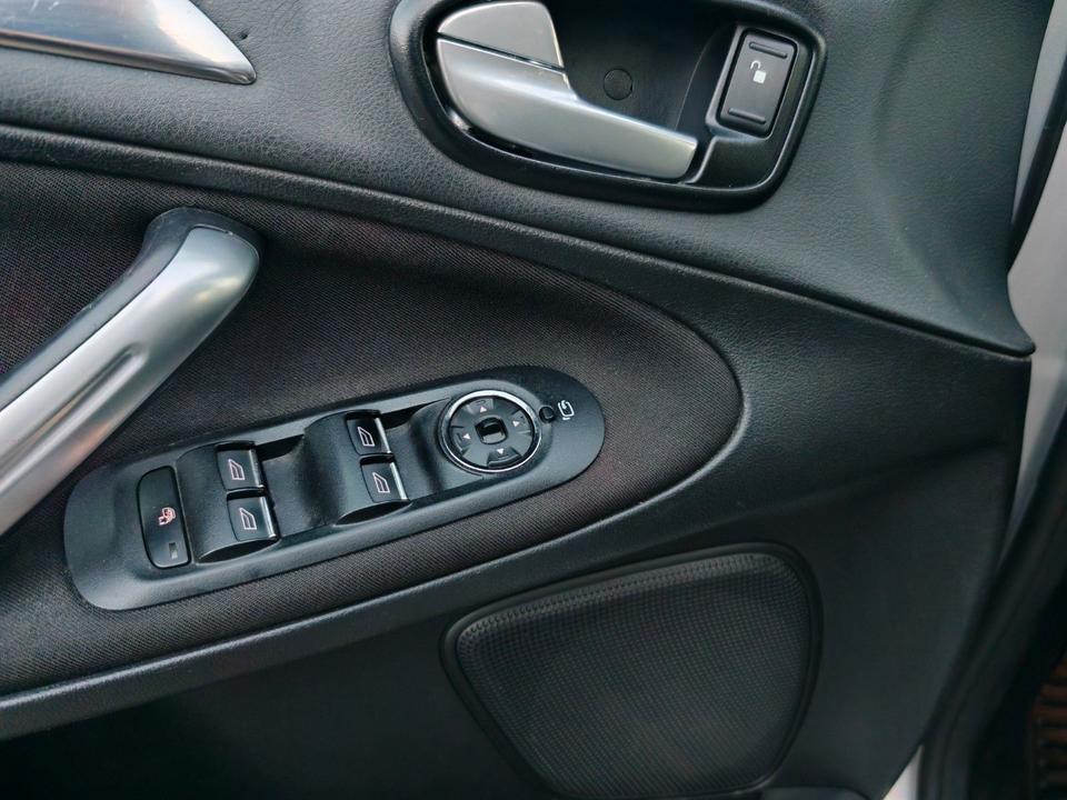 Ford S-Max 2013 — photo 26