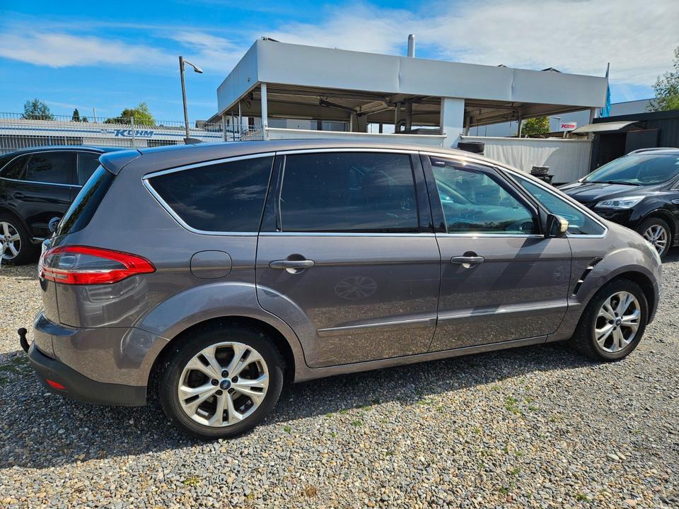 Ford S-Max 2011 — rear view