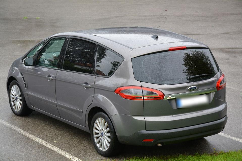 Ford S-Max 2013 — interior