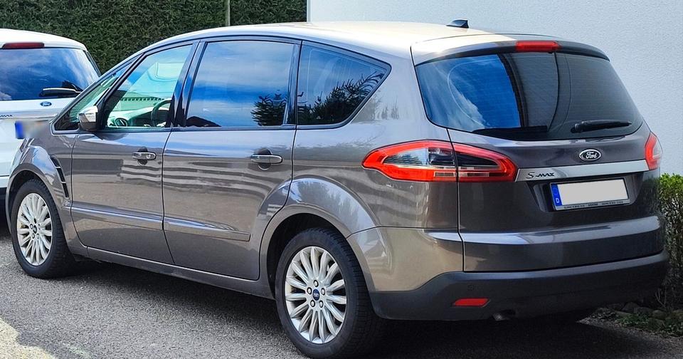 Ford S-Max 2013 — photo 9