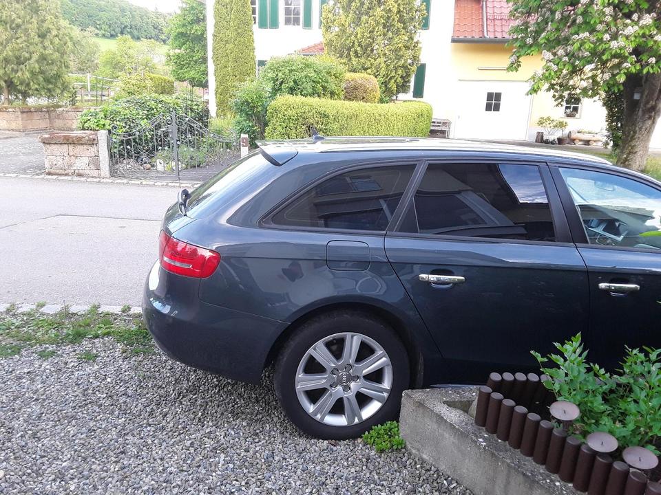 Audi A4 2011 — photo 8