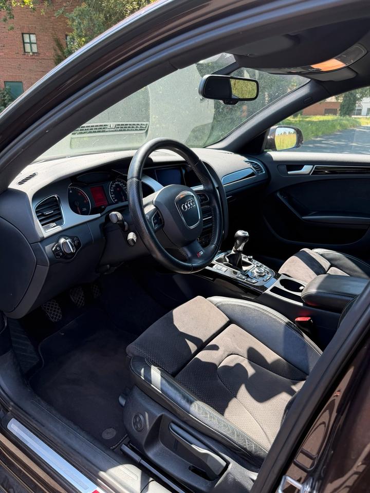 Audi A4 2011 — photo 6