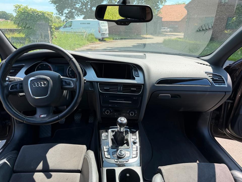 Audi A4 2011 — photo 7