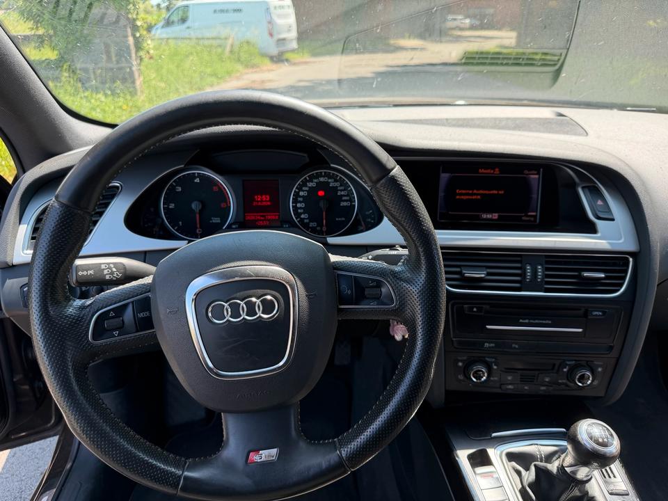 Audi A4 2011 — photo 8