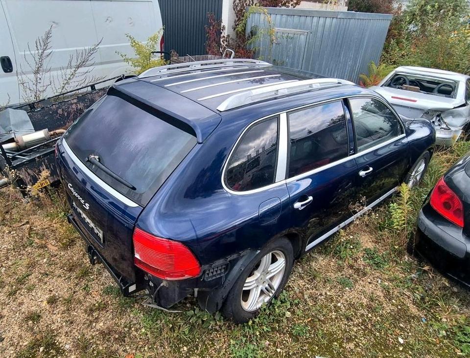 Porsche Cayenne 2005 — rear view