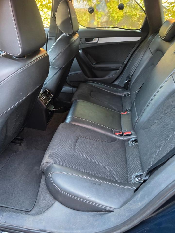 Audi A4 2010 — photo 11