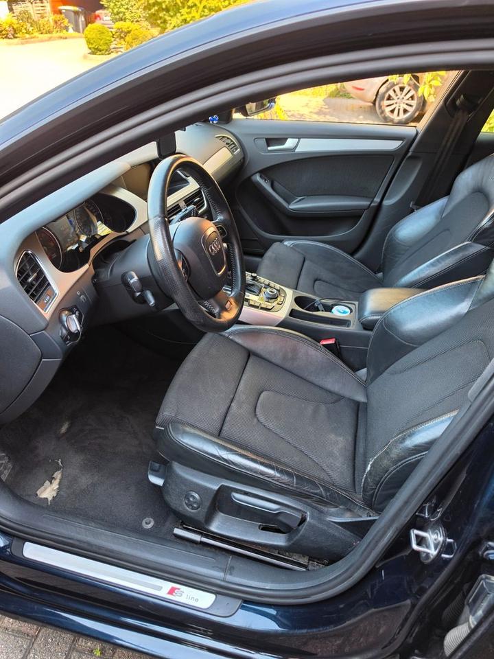 Audi A4 2010 — photo 7