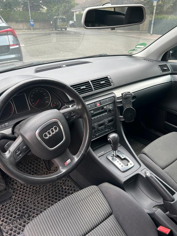 Audi A4 2005 — engine