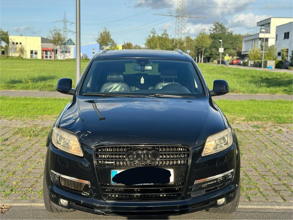 Audi Q7 2009 — rear view