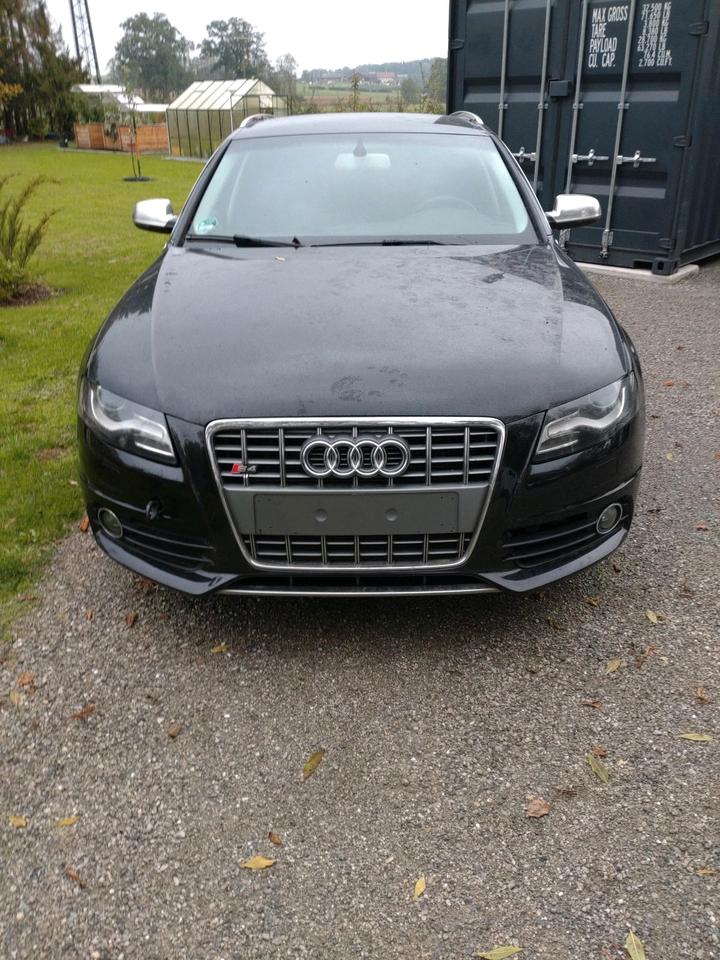 Audi A4 2009 — rear view